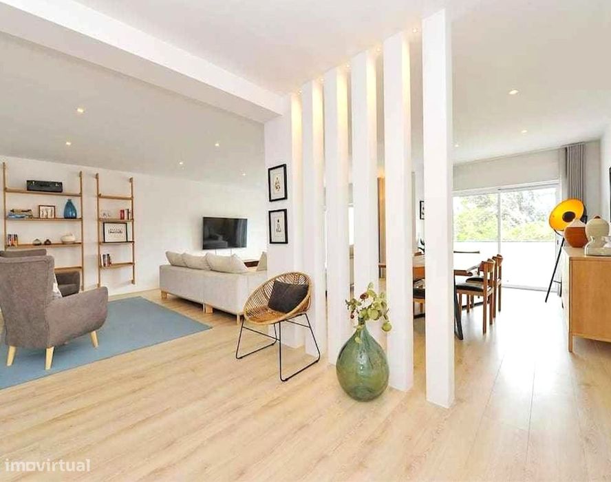 Apartamento T3 em Carcavelos com varanda