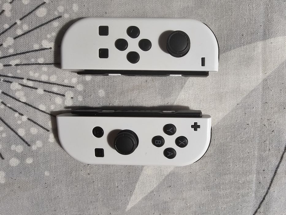 Nintendo Switch 2x JoyCon + stacja ładująca