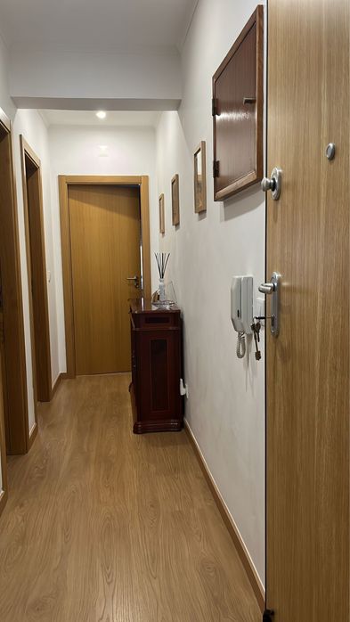 T2 Remodelado a 5 min do Metro da Pontinha | Venda Direta