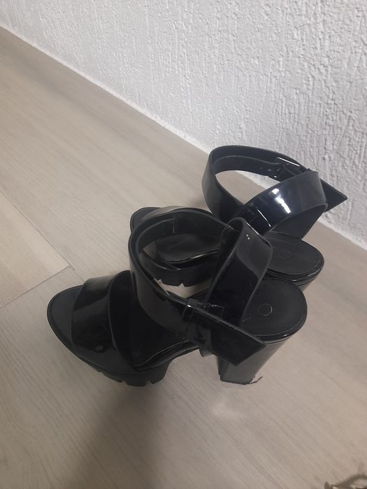 Sandálias  novas