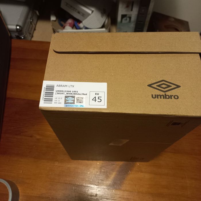 Buty umbro 45 nowe