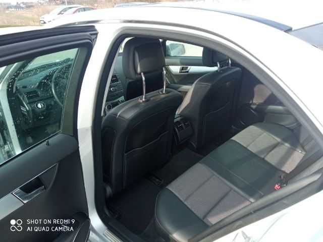 Sprzedam samochód Mercedes C klasa