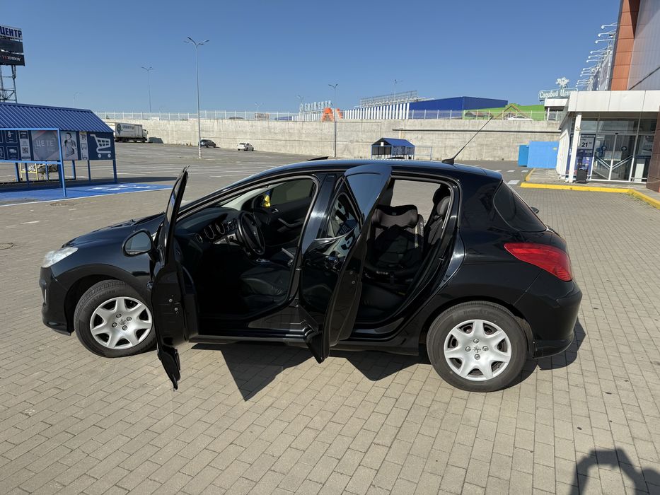 Продам Peugeot 308 2010 1.6 автомат