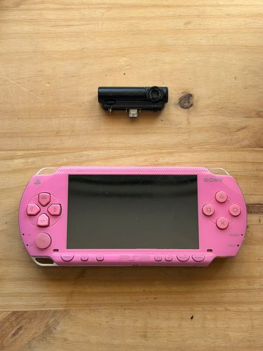 PSP-1004 Fat  Desbloqueada (+100 jogos leia descrição) + 4 jogos fisicos+ Câmara PSP + Carregador