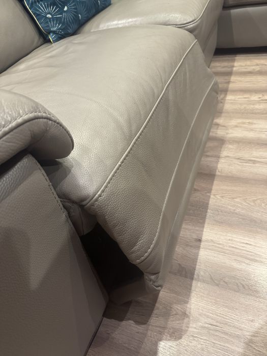 Sofá 2,6x2,2m com reclinação nos pés