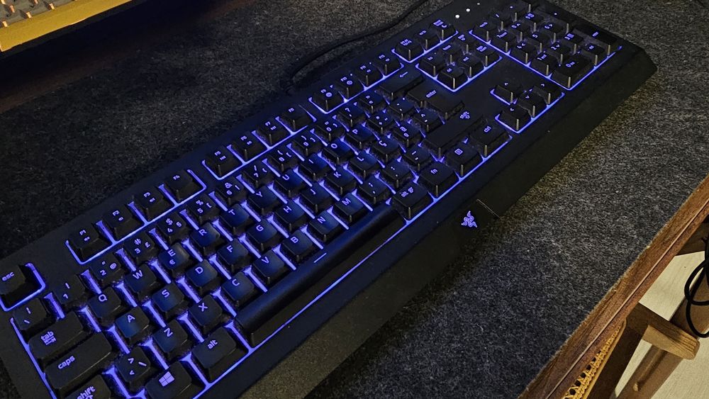 Teclado Razer Cynosa Chroma - Português - Impecável