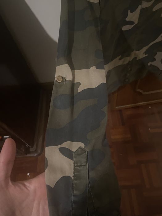 Camisa Bershka padrão tropa