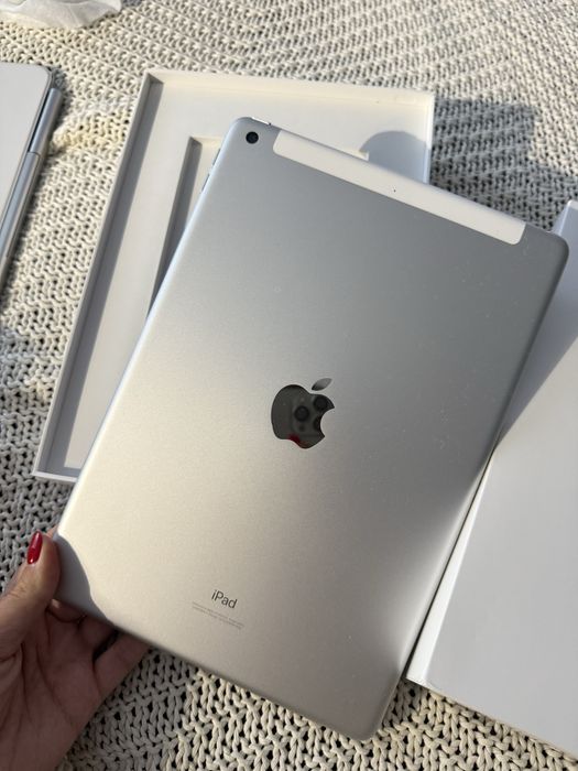Планшет Apple iPad 10.2" (9 Gen) 256GB Wi-Fi + Cellular Silver