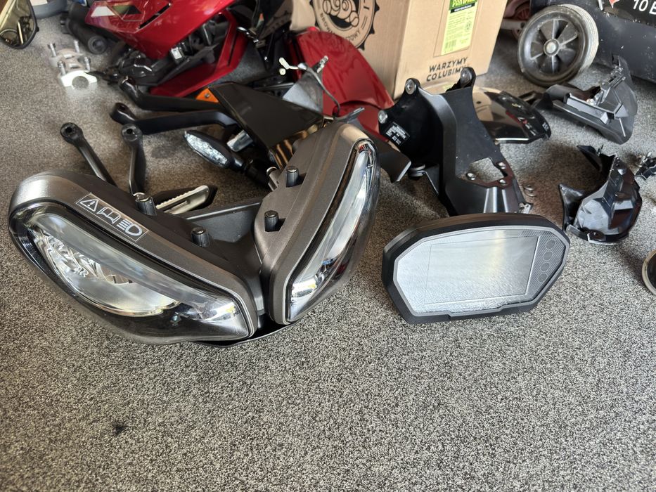 Lampa przednia triumph street triple 765 RS czesci