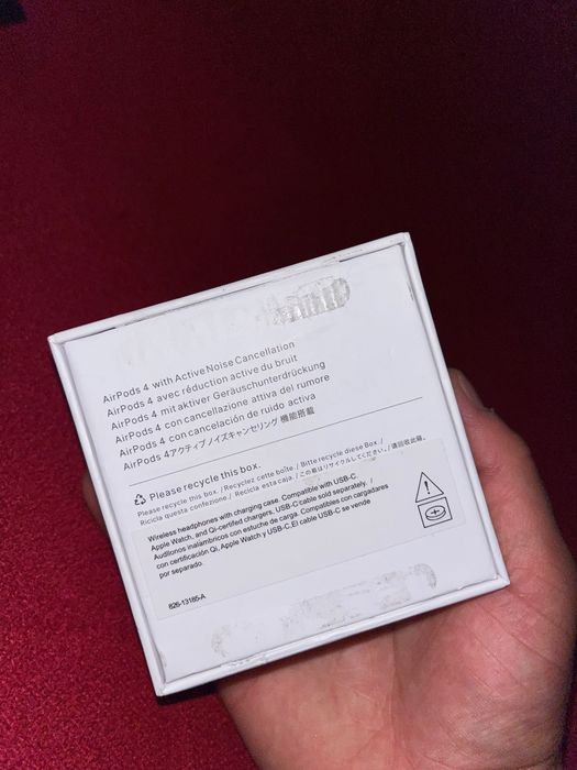 Airpods 4 c/cancelamento de ruído