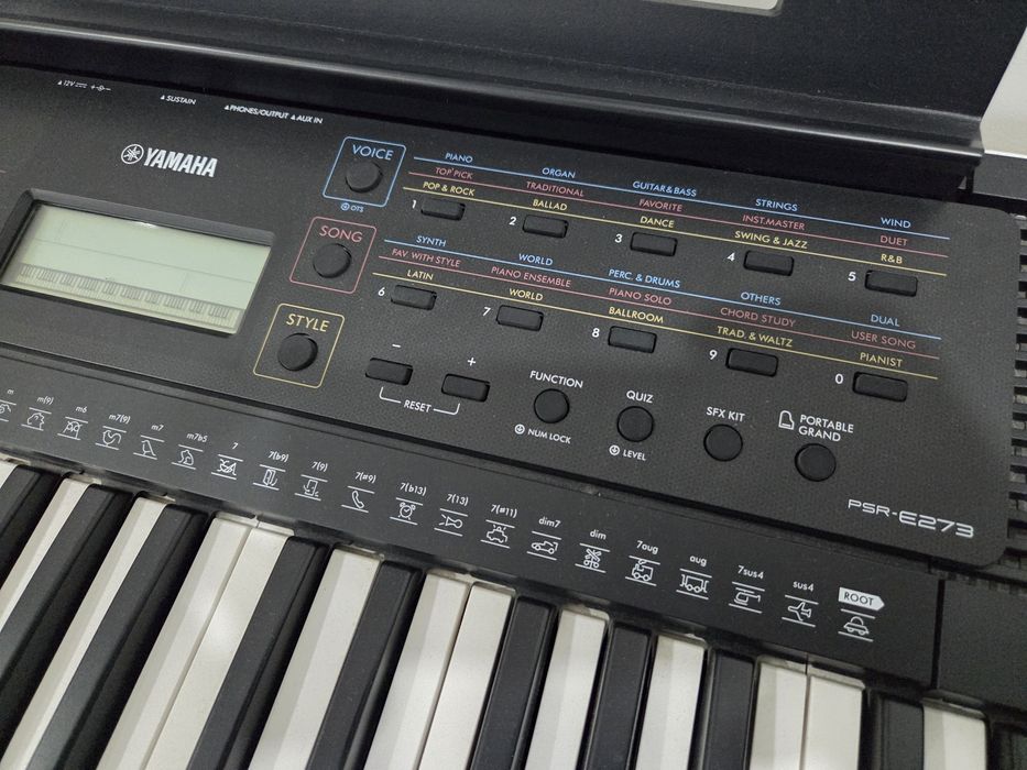 Órgão Yamaha PSR E273