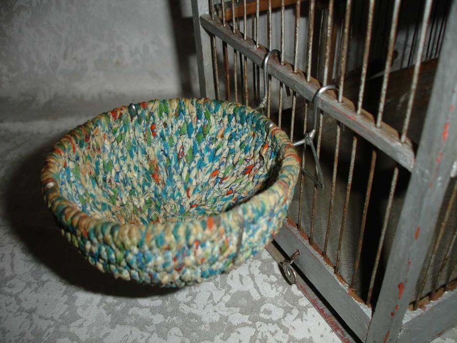 ГНІЗДО підвісне для дрібного птаха. Діаметр 11 см. Каркас металевий.