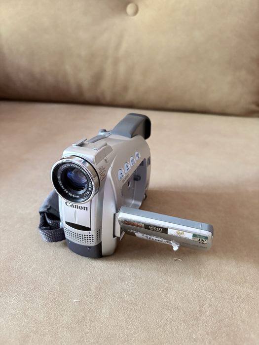 Kamera Canon ZR60 A MiniDV NTSC – uruchamia się, ekran działa