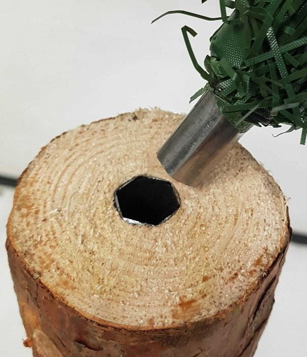 Naturalny sosnowy pień do choinki na pniu wys. 70 cm, śr. 12 cm