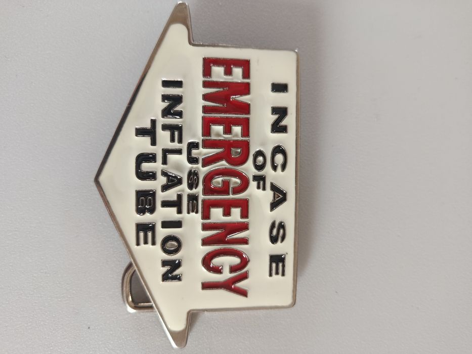 Klamra do paska Snap on śmieszny napis In case of emergency zabawna retro