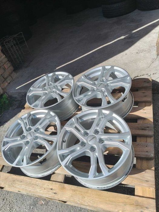 Диски R16 5x114,3 ET40 7J ЦО60, с датчиками давления. Привезены из Германии