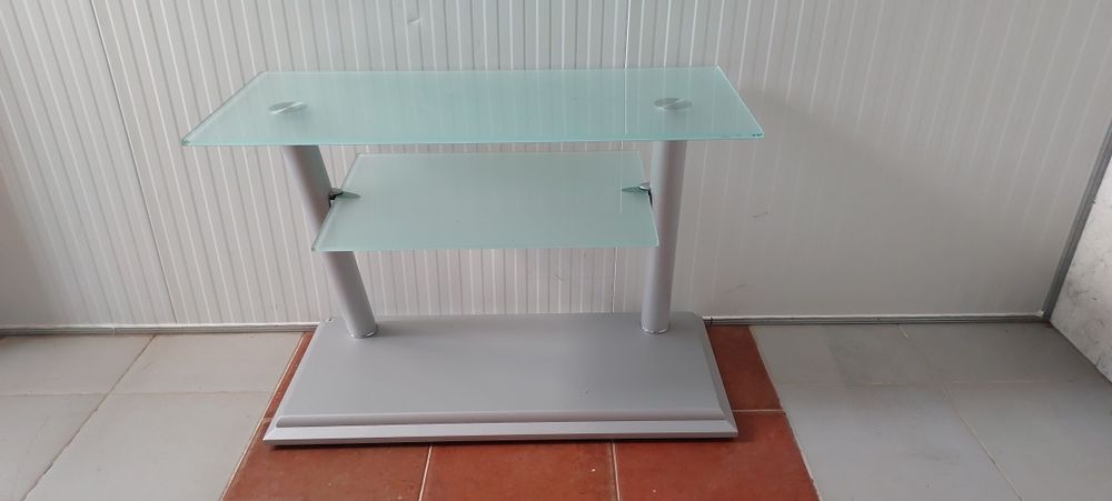 Mesa de televisor em vidro