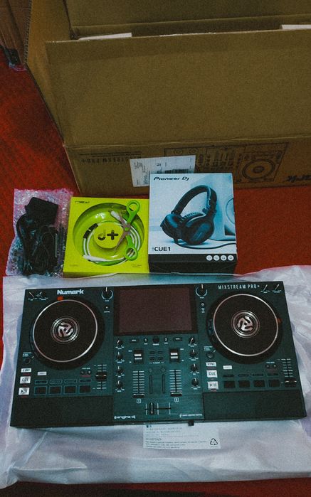 NUMARK MIXSTREAM PRO PLUS + PACK DJ (colunas, headphones e cabo)