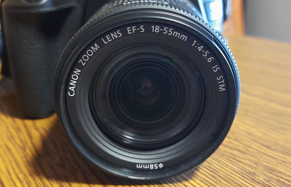 Фотоапарат Canon EOS 250D