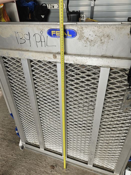 Пандус, трап або платформа для завантаження інвалідних візків