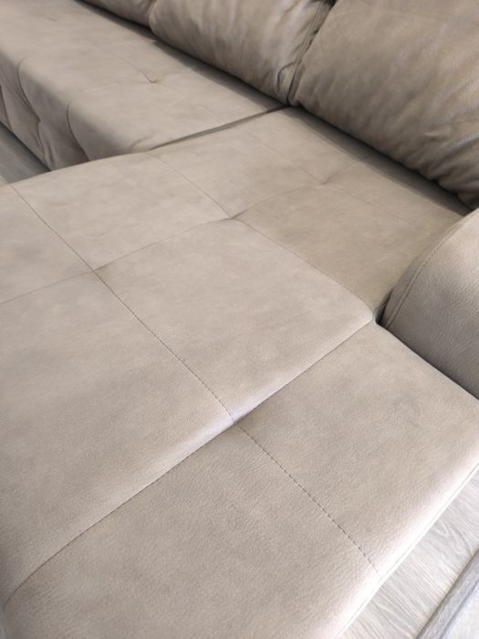 Sofá com chaise long