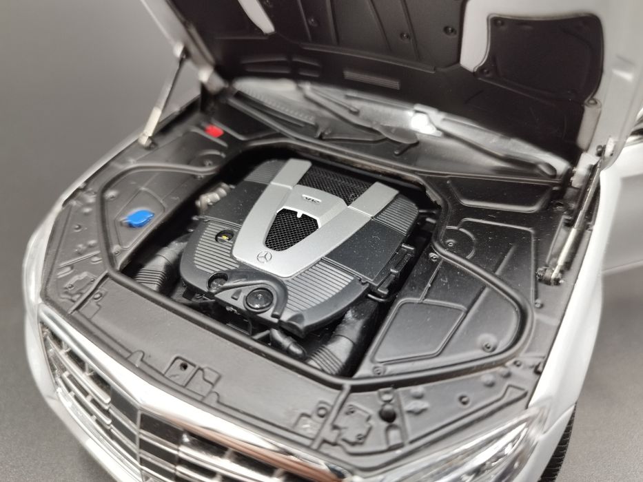 1:18 Almost Real 2016 Mercedes-Maybach S-Class S600 V12 model