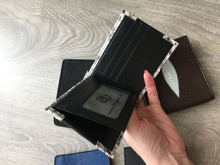 Кошелек мужской черный коричневый серый зеленый из ската монетница без