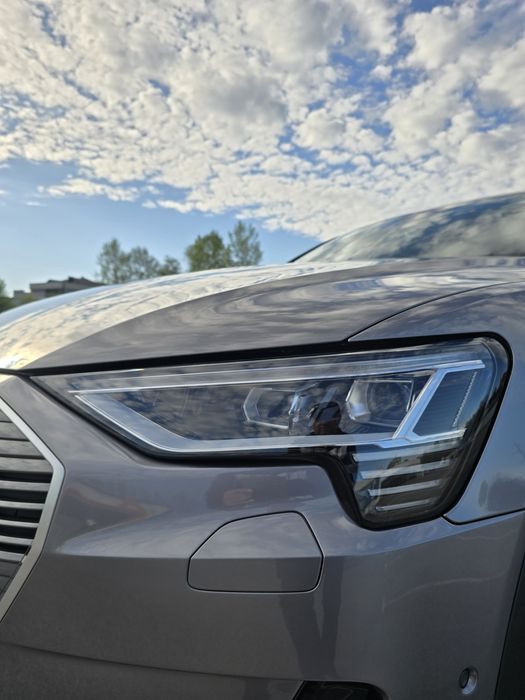 Продаж AUDI e-tron 55 Quattro / 95 кВт / Full-Led digital Matrix
2020