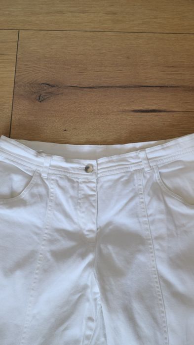 Białe bawełniane spodnie z zamkami i kieszeniami, rozmiar 38