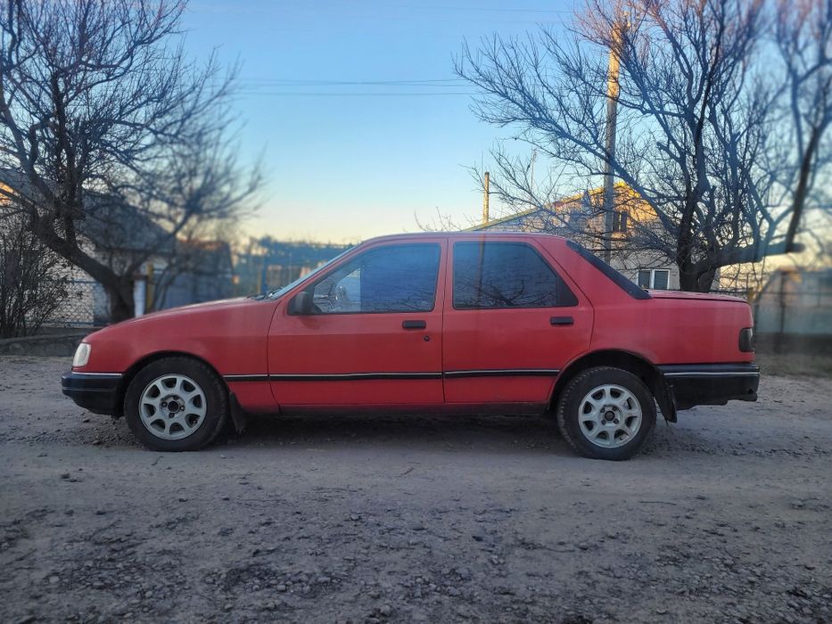 Ford Sierra  газ бензин 1.8 . Чудовий стан