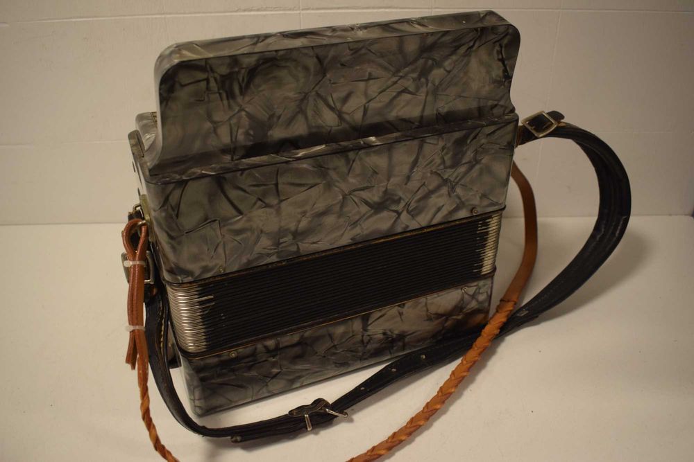 Vendo concertina Hohner 2 voz La N 156