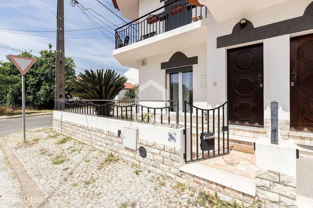 Moradia T3 Térrea Bifamiliar c/ Quintal e Garagem | Pites, Bacelo, Évo