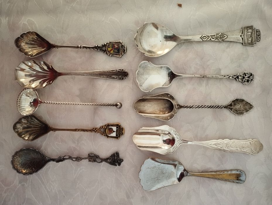 Сувенірні посріблені ложки