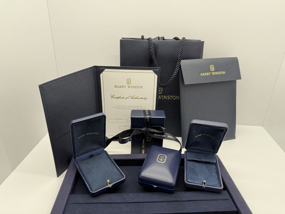 Коробка Harry Winston.Гаррі Вінстон.