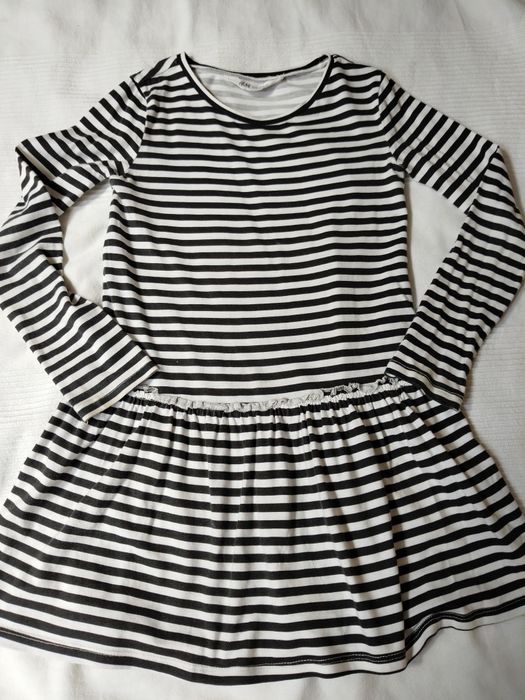 Sukienka w biało czarne paski h&m 122/128