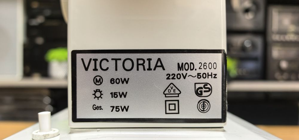 Швейна машинка Victoria 2600