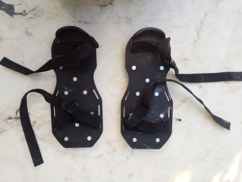 Sapatas de escalada/aerodores de relva