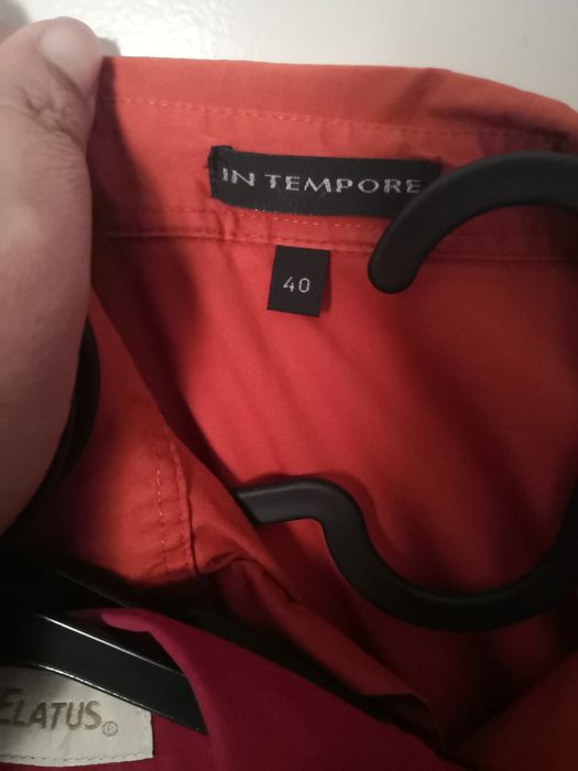 Camisa cor de tijolo 40. Em bom estado