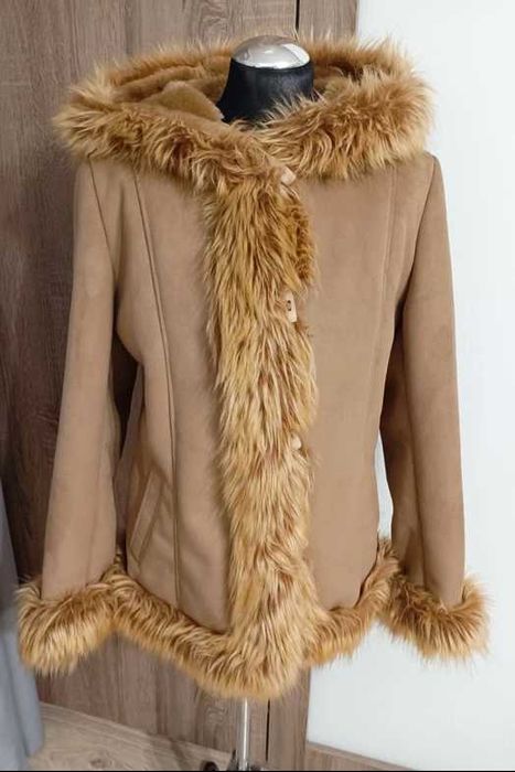 Nowy prawdziwy kożuch damski z kapturem karmelowy na zimę rozmiar XS/S