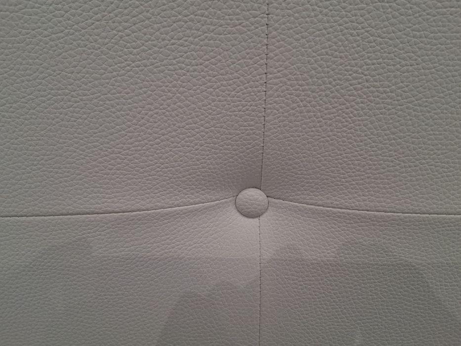 Cabeceira cama em pele branca