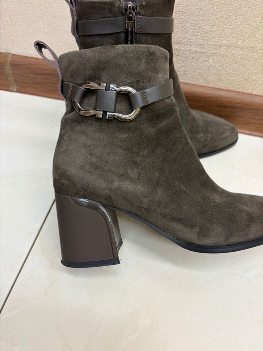 Красивые демесизонные ботинки