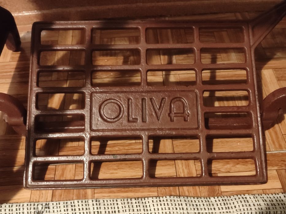 Máquina de costura Oliva em bom estado