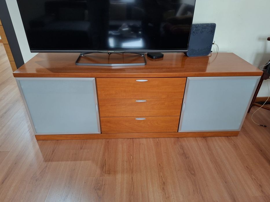 Móvel versátil,  TV, mesas cabeceira,