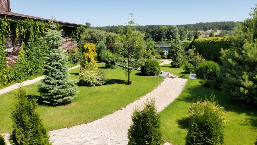 Елітний будинок поряд з озером! З укриттям та повна автономність!