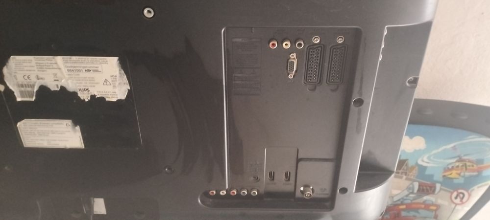 Telewizor Philips z pilotem