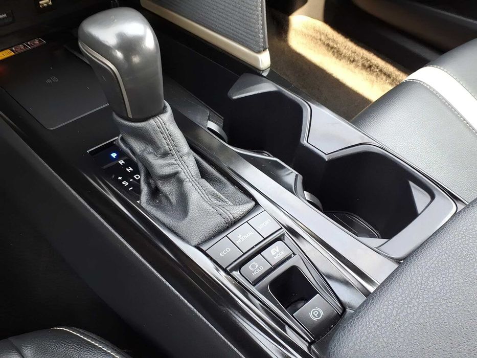 Toyota Camry      2025