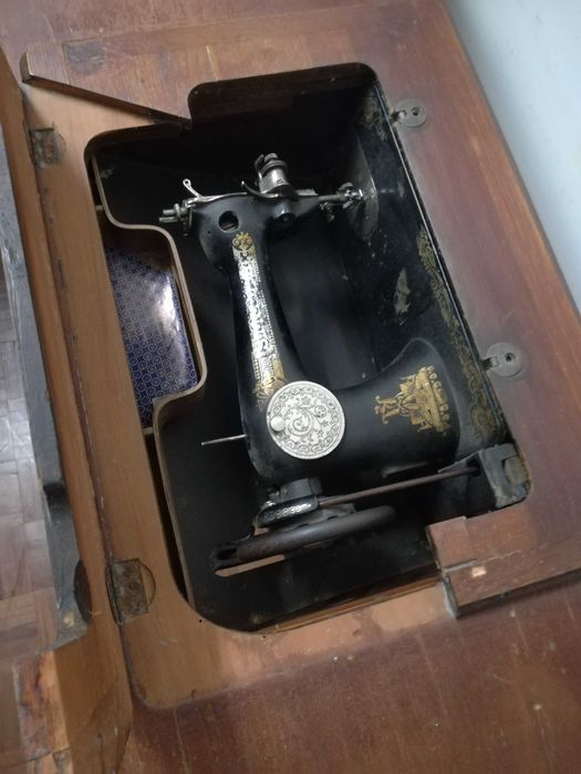 Antiguidade_Máquina de costura Singer - gavetas e arrumação (de 1910)