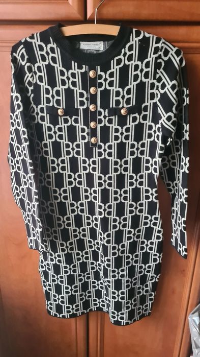 Czarna sukienka wzorki