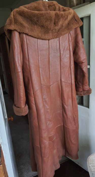 Дублёнка натуральная длинная с капюшоном. Дублёнка женская.