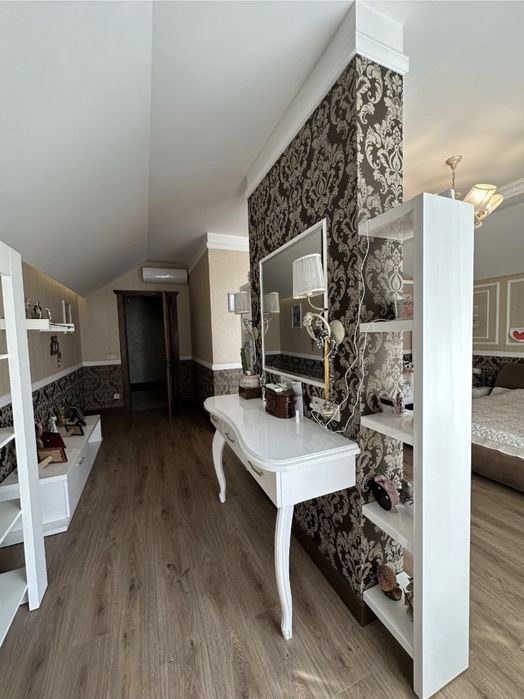 Продам дом с бассейном Обуховка ,Лес ,Река